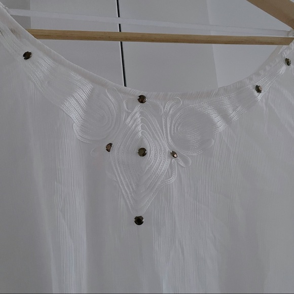 Sheer white Flowy tunic with embellished neckline - Picture 5 of 9